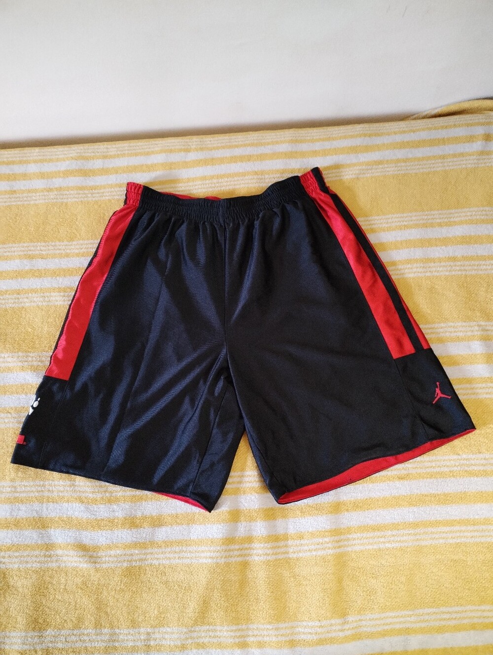 Vintage Nike Jordan Cincinnati Bearcats Reversable Red black Gym Shorts Large